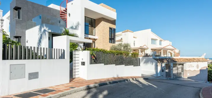 Venta de villa independiente en Cerros del Aguila 4