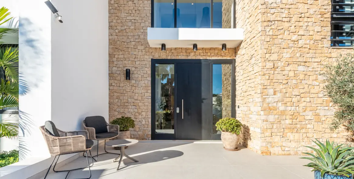 Venta de villa independiente en Cerros del Aguila 6