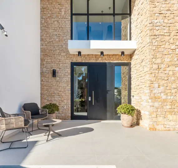 Venta de villa independiente en Cerros del Aguila