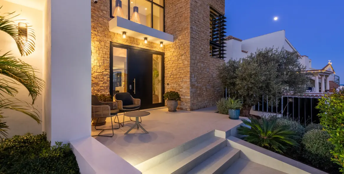 Venta de villa independiente en Cerros del Aguila 57