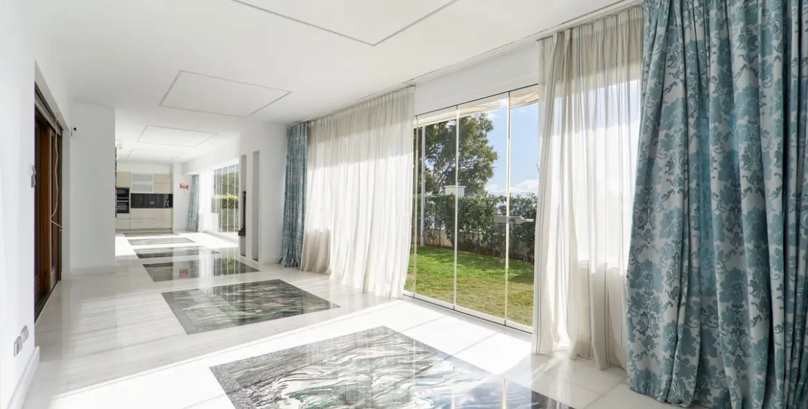 Sale of ground floor apartment in Estepona (district Estepona) 3