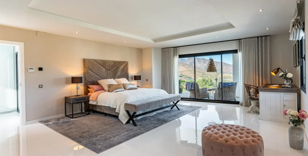 Продажа  отдельно стоящей виллы в La Cala Golf 4