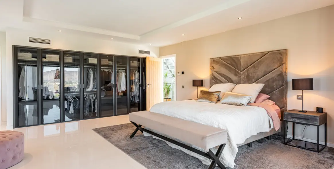 Продажа  отдельно стоящей виллы в La Cala Golf 22