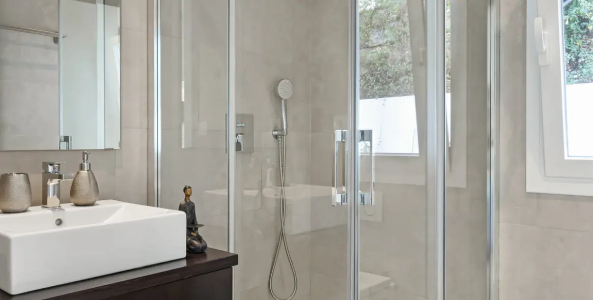 Sale of detached villa in La Quinta 18