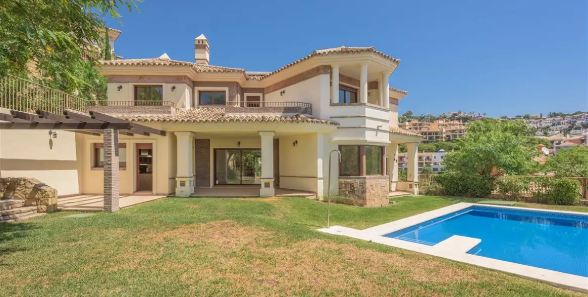 Sale of detached villa in Benahavís (district Los Arqueros) 1