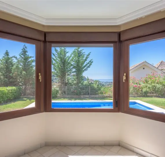 Detached villa R3679700