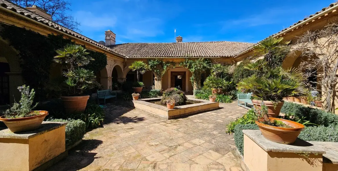 Продажа  отдельно стоящей виллы в Ronda 1