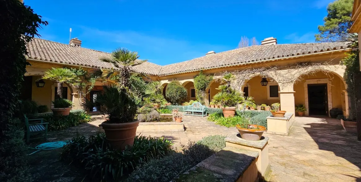 Продажа  отдельно стоящей виллы в Ronda 2