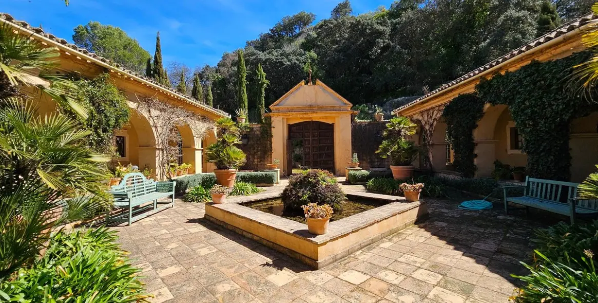 Продажа  отдельно стоящей виллы в Ronda 10