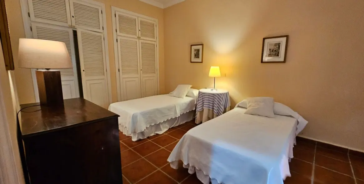 Продажа  отдельно стоящей виллы в Ronda 19