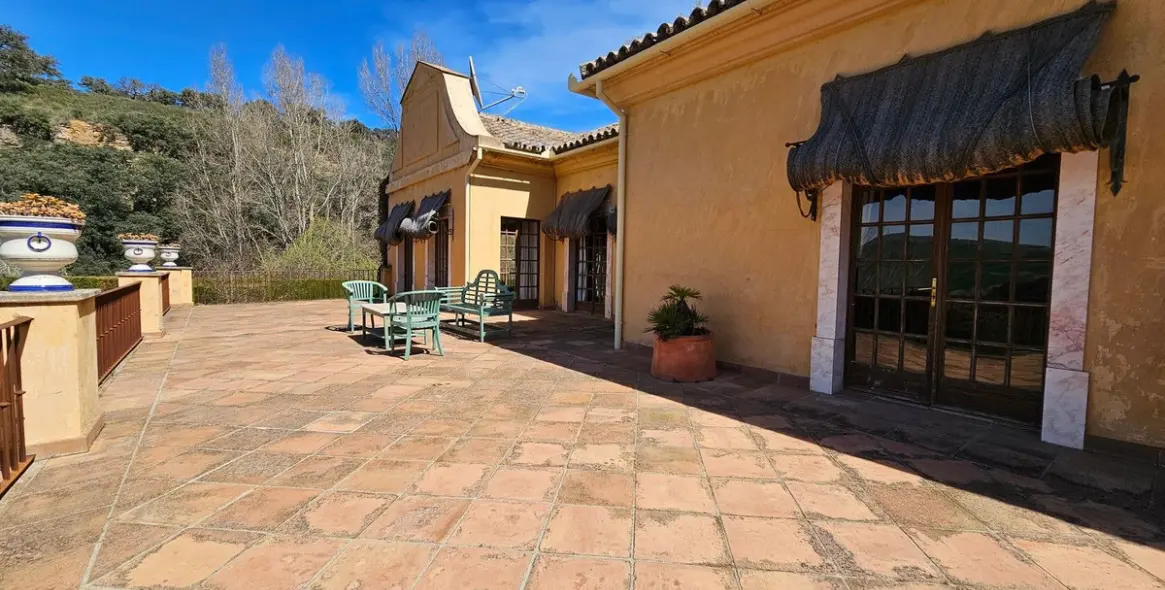 Продажа  отдельно стоящей виллы в Ronda 24