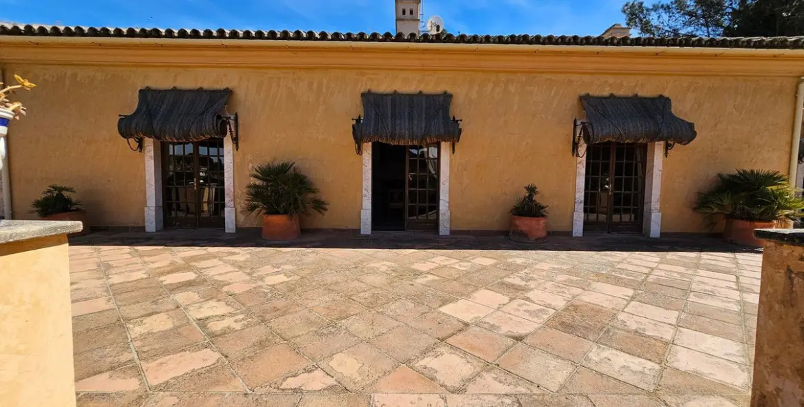 Продажа  отдельно стоящей виллы в Ronda 25