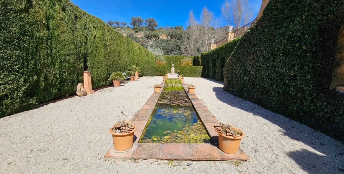 Продажа  отдельно стоящей виллы в Ronda 27