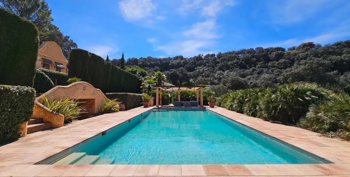 Продажа  отдельно стоящей виллы в Ronda 30