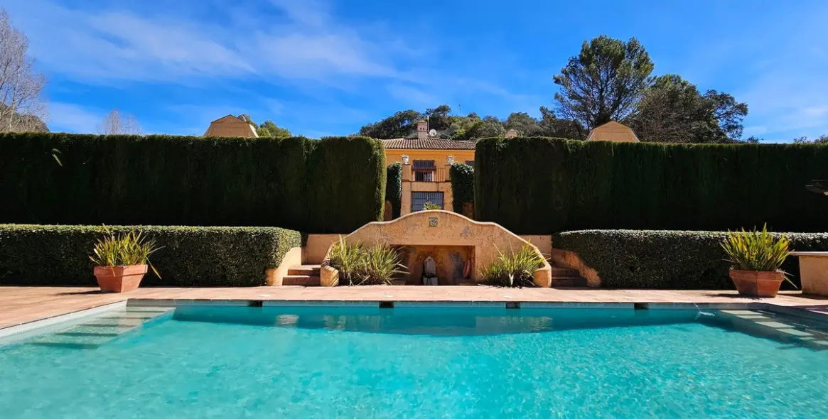 Продажа  отдельно стоящей виллы в Ronda 31