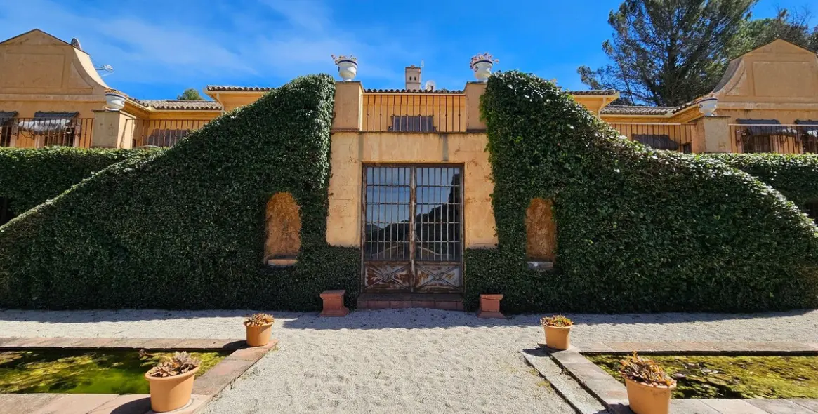 Продажа  отдельно стоящей виллы в Ronda 32