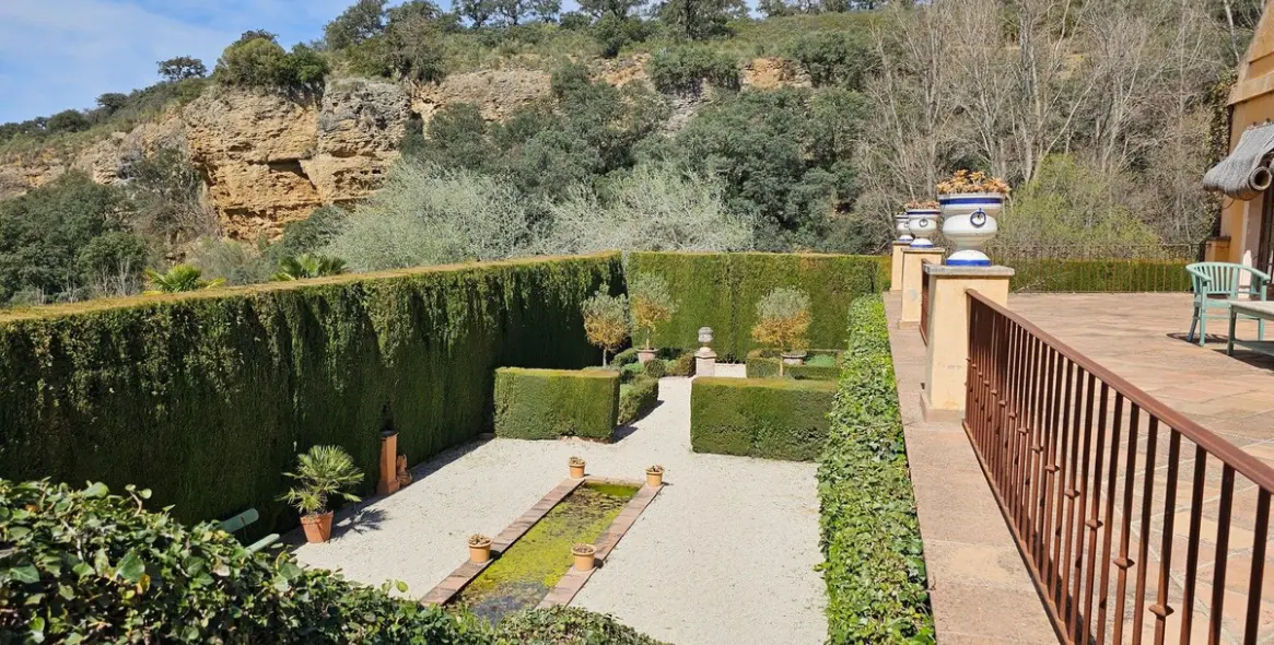 Продажа  отдельно стоящей виллы в Ronda 34