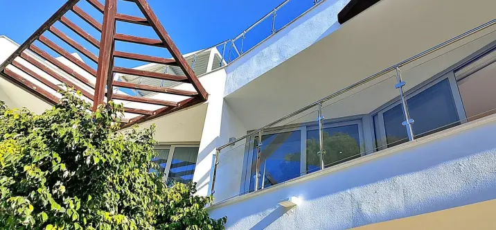 Semi-detached house R5235598 1