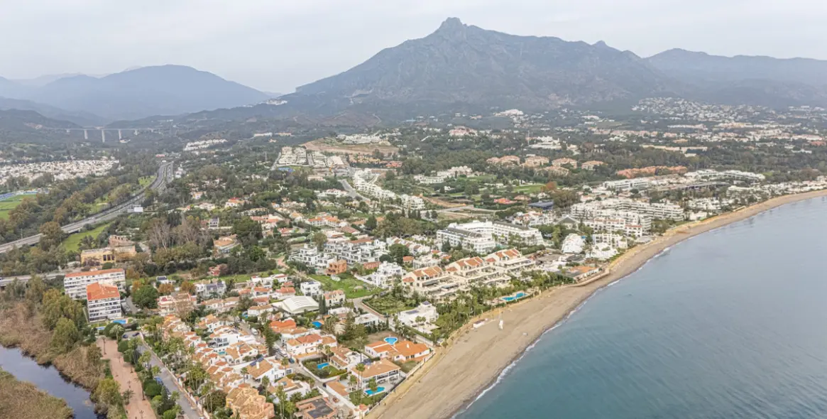 Sale of detached villa in Marbella (district The Golden Mile) 4