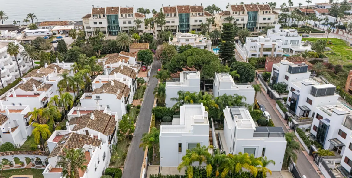 Sale of detached villa in Marbella (district The Golden Mile) 8