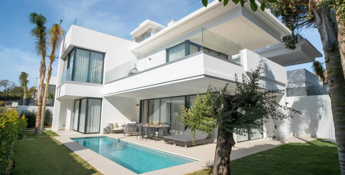 Sale of detached villa in Marbella (district The Golden Mile) 10