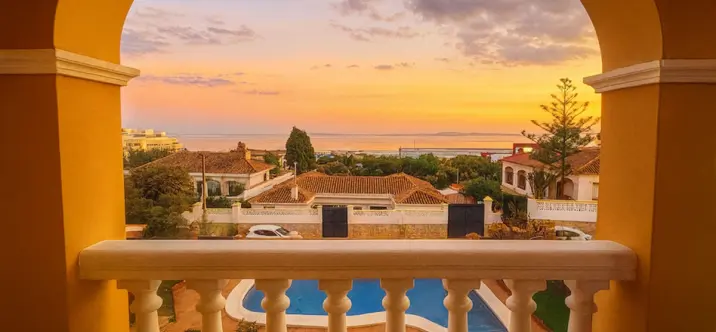 Продажа  отдельно стоящей виллы в Torremolinos 3