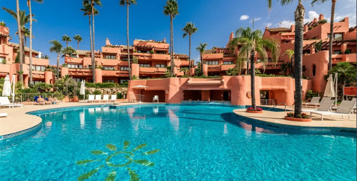 Sale of penthouse in Estepona (district New Golden Mile) 5