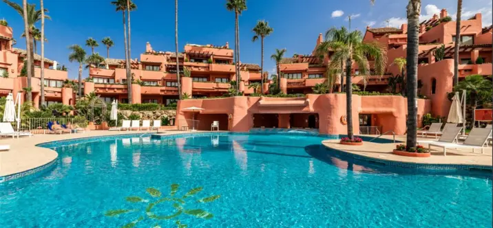 Penthouse R5007919 4