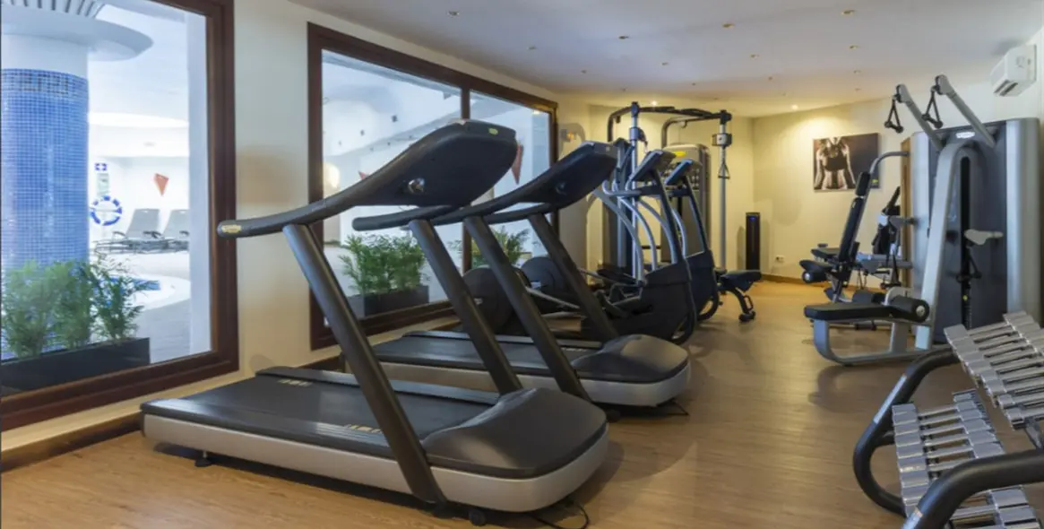 Sale of penthouse in Estepona (district New Golden Mile) 9