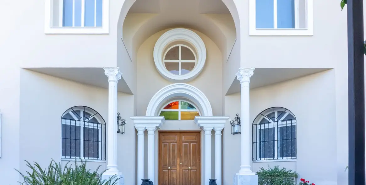 Sale of detached villa in New Golden Mile 2