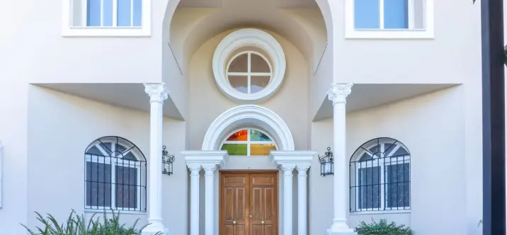 Sale of detached villa in New Golden Mile 1