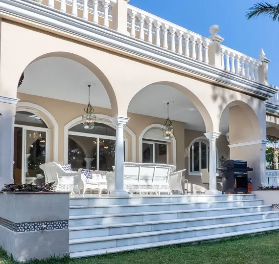 Sale of detached villa in New Golden Mile