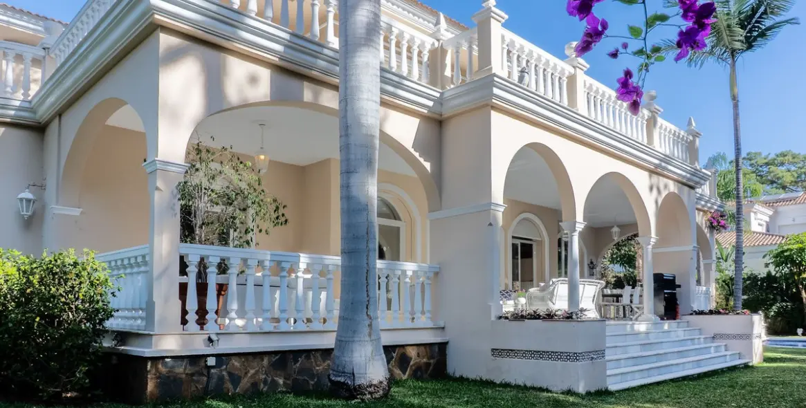 Sale of detached villa in New Golden Mile 5