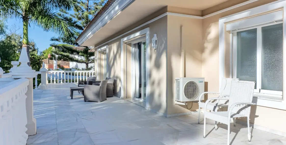 Sale of detached villa in New Golden Mile 23