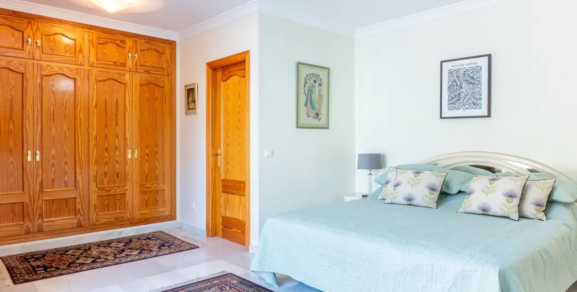 Sale of detached villa in New Golden Mile 31