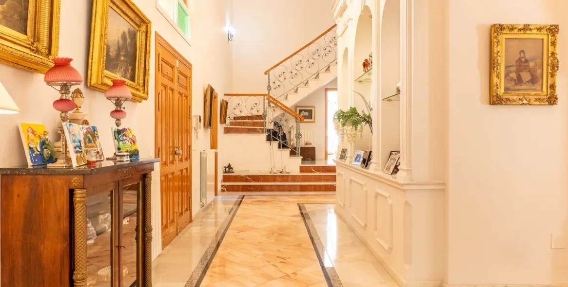 Sale of detached villa in New Golden Mile 37