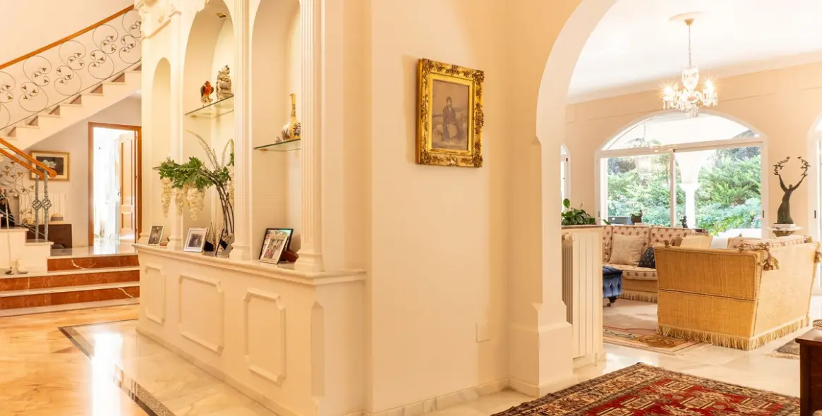 Sale of detached villa in New Golden Mile 38