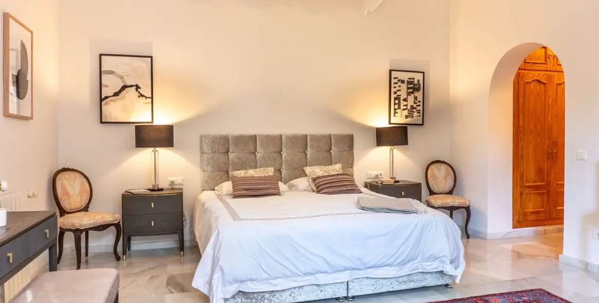 Sale of detached villa in New Golden Mile 40