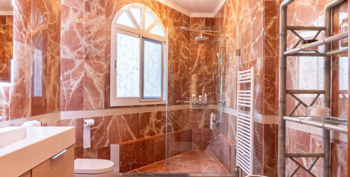 Sale of detached villa in New Golden Mile 41