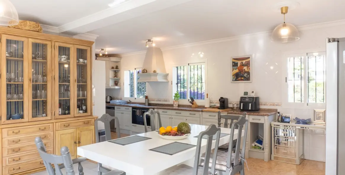 Sale of detached villa in New Golden Mile 47