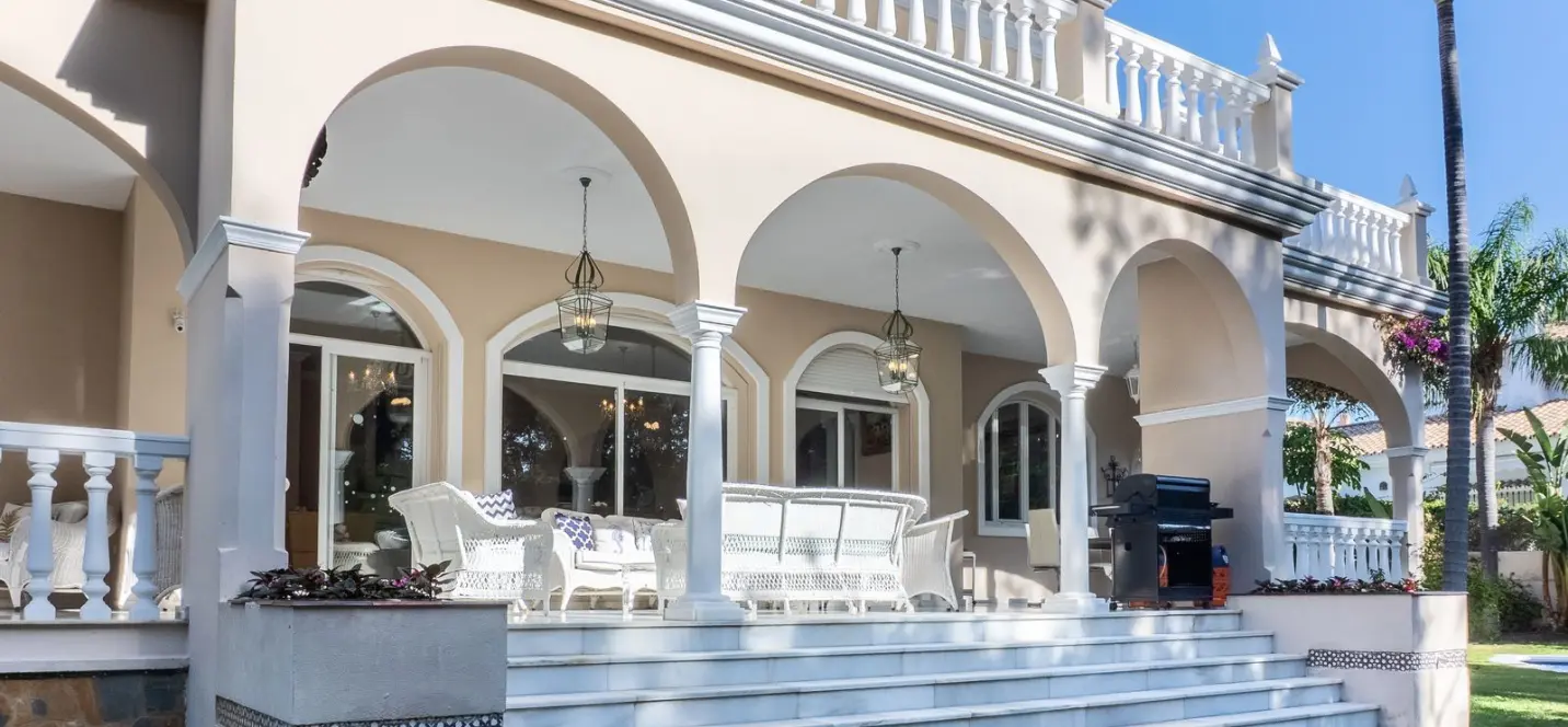 Sale of detached villa in New Golden Mile 0