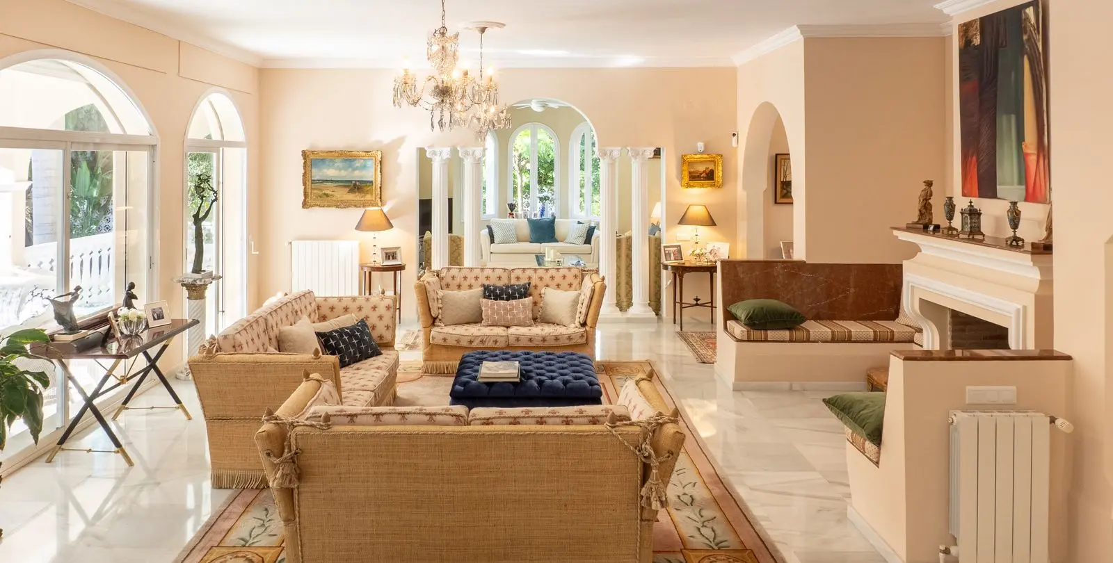 Sale of detached villa in New Golden Mile 5