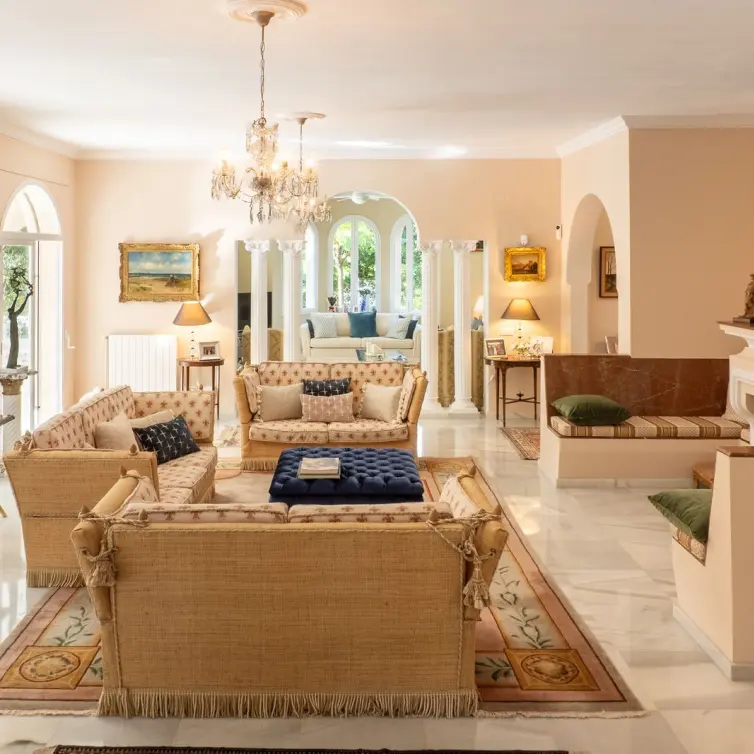 Sale of detached villa in New Golden Mile