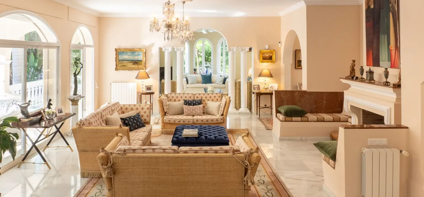 Sale of detached villa in New Golden Mile 4