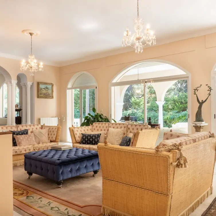 Sale of detached villa in New Golden Mile