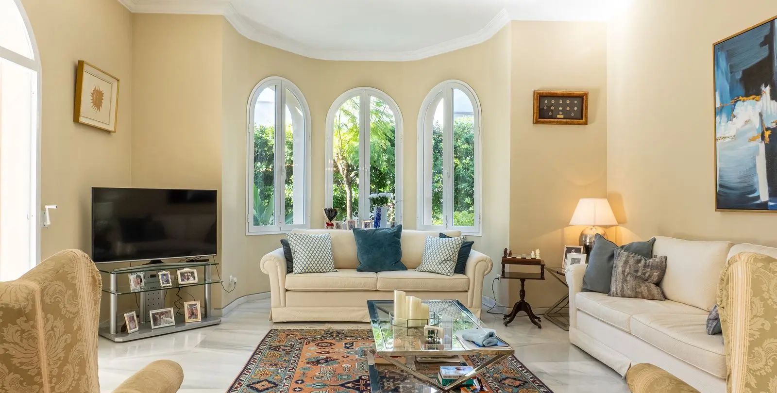 Sale of detached villa in New Golden Mile 7
