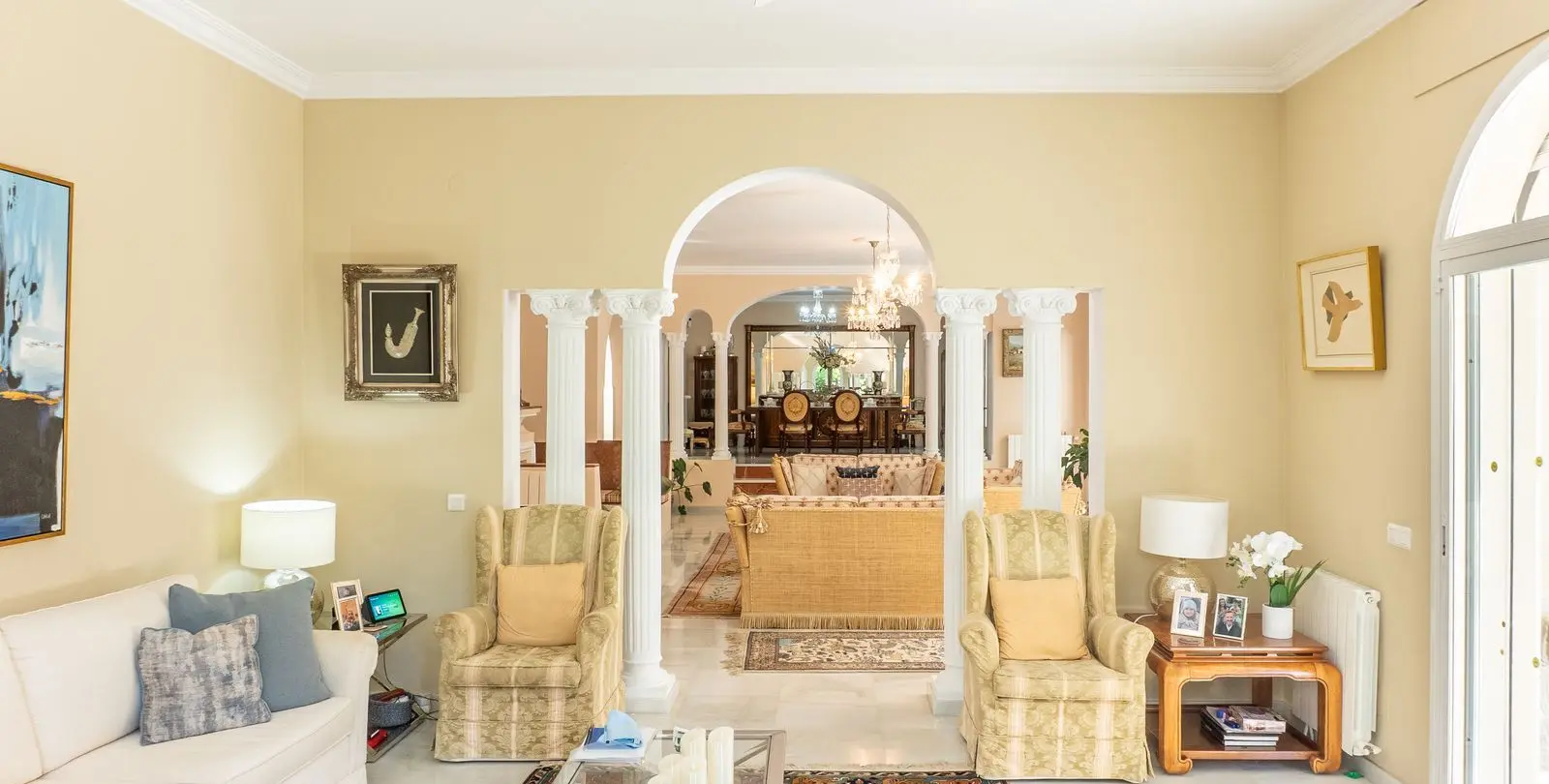 Sale of detached villa in New Golden Mile 9