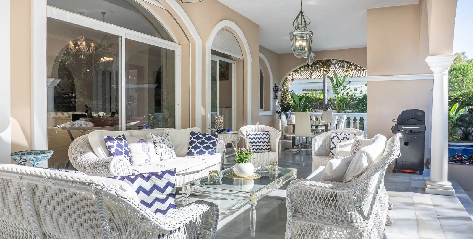 Sale of detached villa in New Golden Mile 11