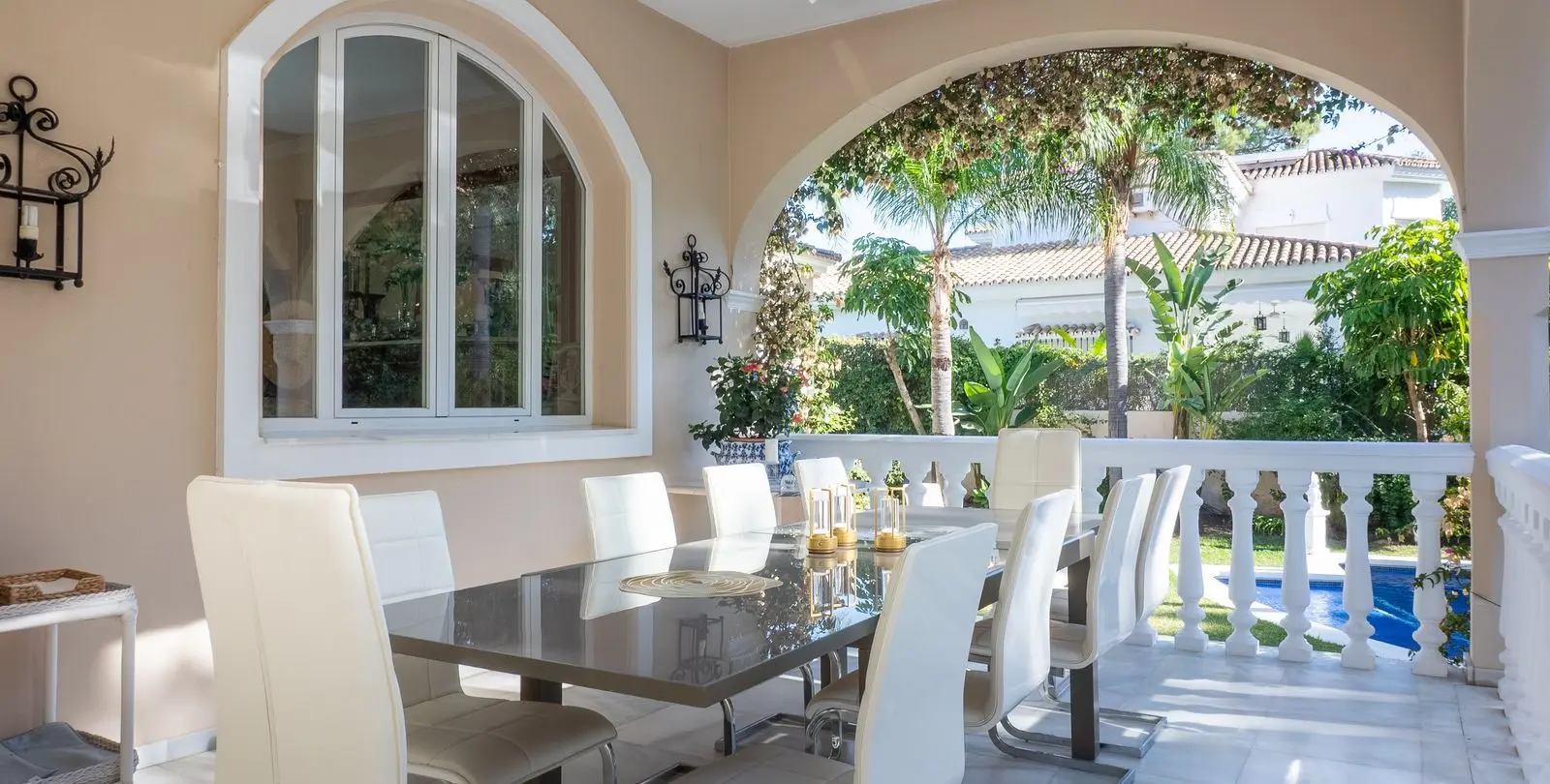 Sale of detached villa in New Golden Mile 14