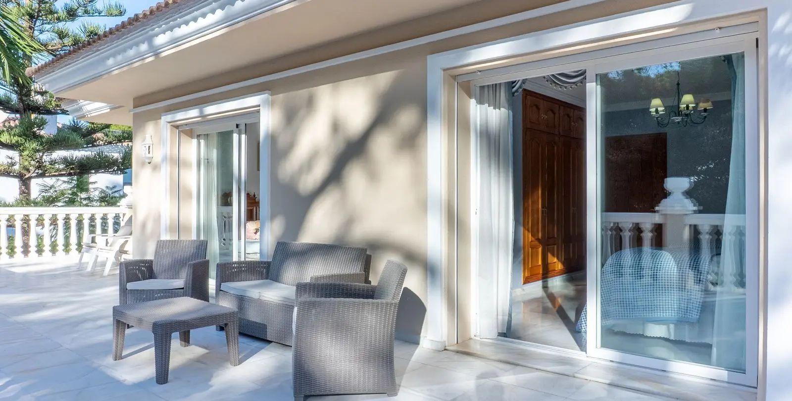 Sale of detached villa in New Golden Mile 24